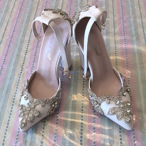 NWOT Crystal Queen White Wedding Heels, Size 5.5-6